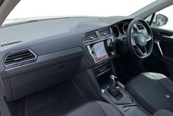 VOLKSWAGEN Tiguan Photo 3