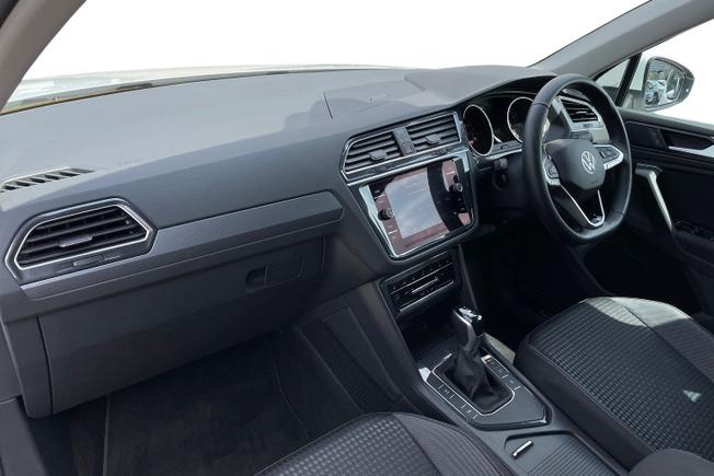 VOLKSWAGEN Tiguan Photo 3