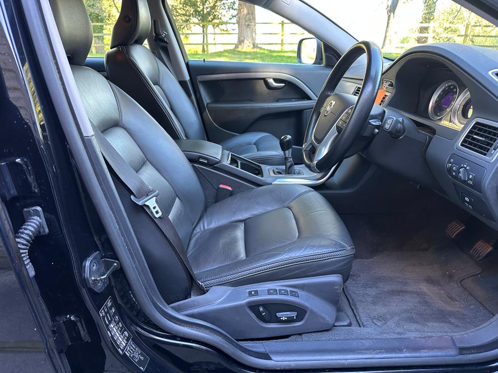 Used Volvo XC70 RE11DBU 16