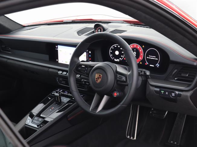 PORSCHE 911 Photo 17