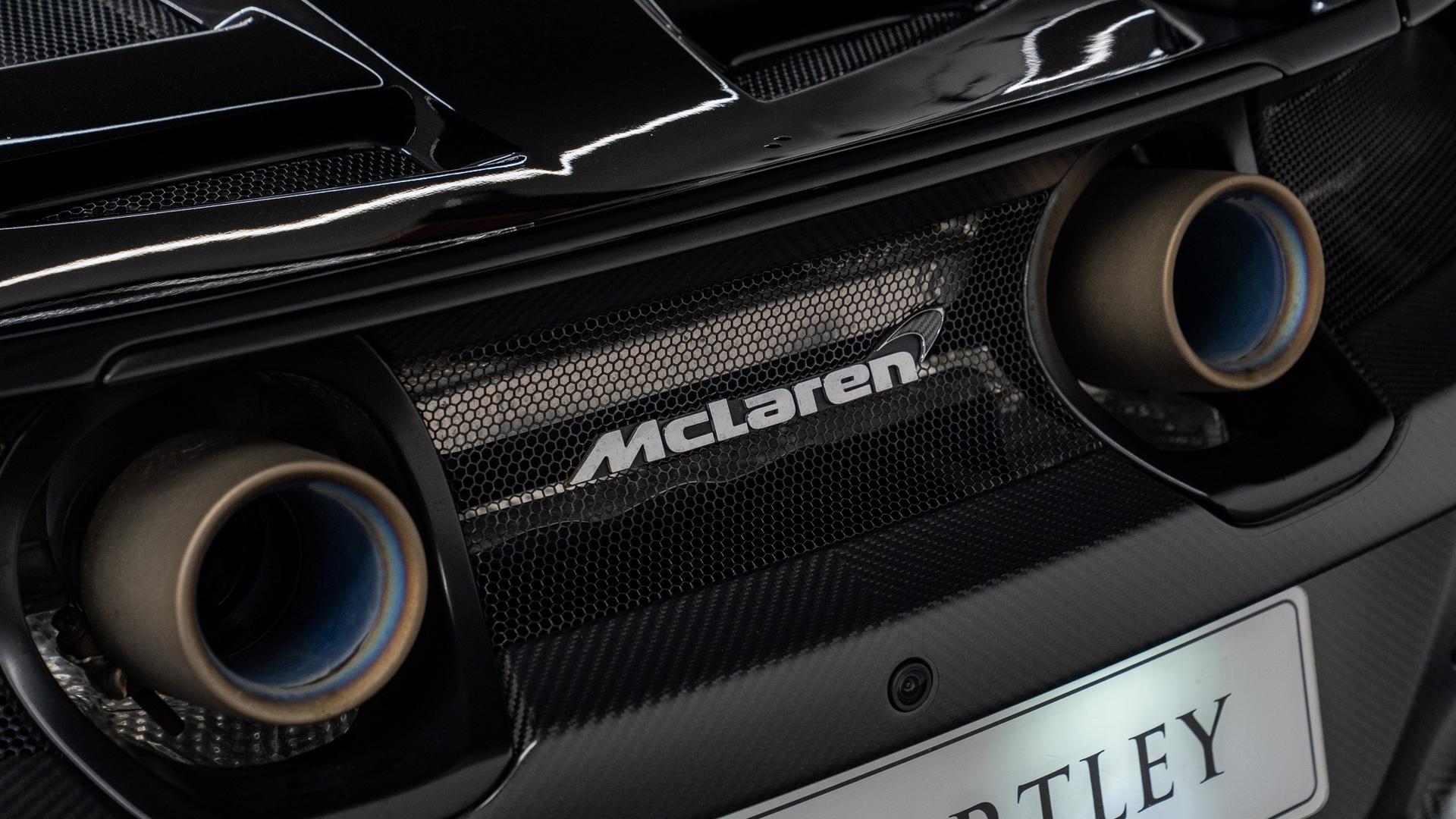 McLaren 675 LT Photo a4035691-82b2-449c-b032-a21b612a3e85.jpg