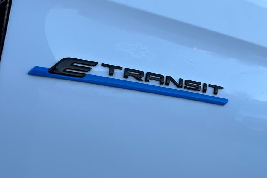 Ford E-TRANSIT CUSTOM Photo a413ceea-6917-4520-8c1d-93046d952aa1.jpg