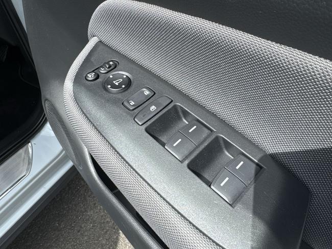 Honda Jazz Photo a41eaefb-2587-4787-977e-ce3b589f4bce.jpg