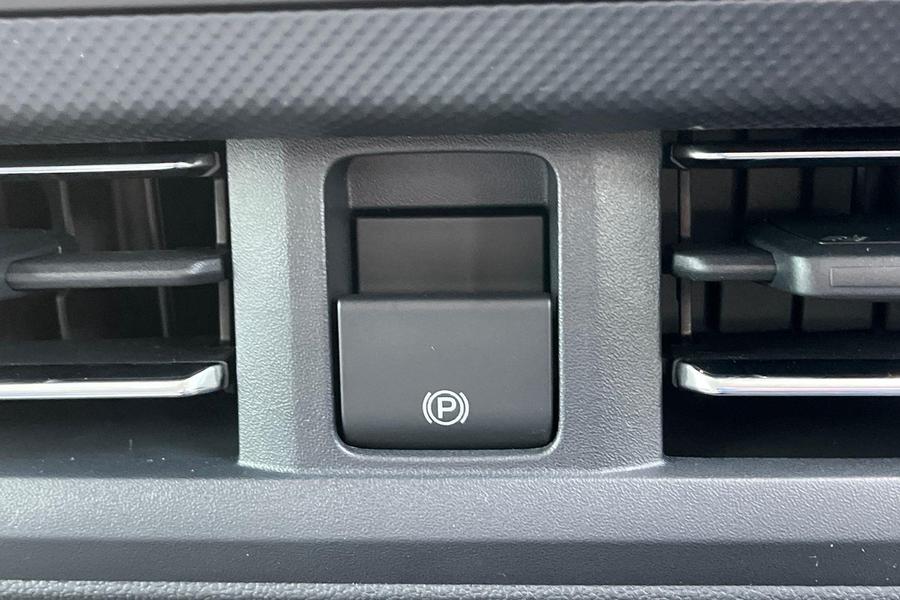 Ford TRANSIT CUSTOM Photo a420b967-a92d-4a19-b59a-23af96625e40.jpg