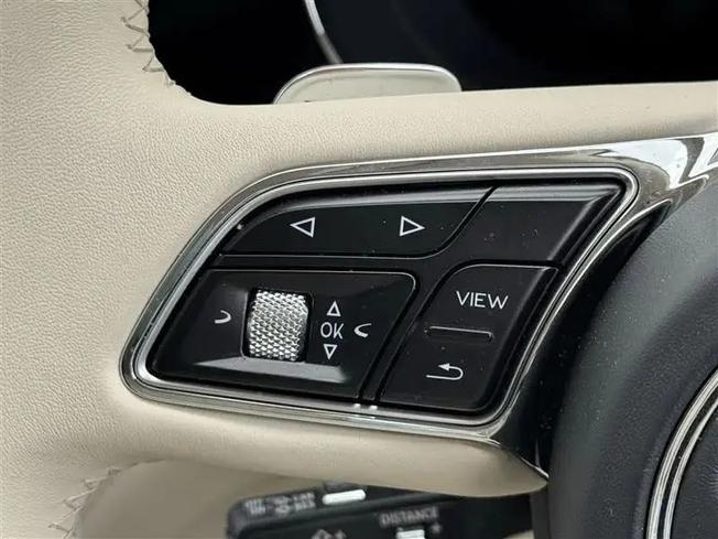 BENTLEY Bentayga Photo 17