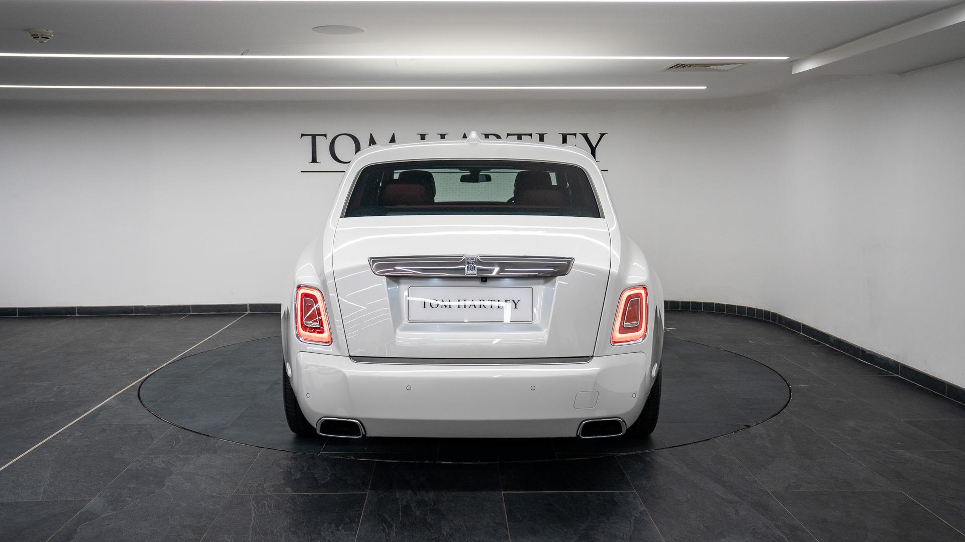 Rolls-Royce Phantom Photo a42888c1-f406-4060-a81d-13ef43ae00da.jpg