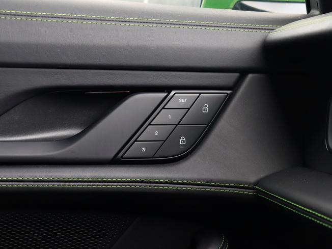 PORSCHE Taycan Photo 13