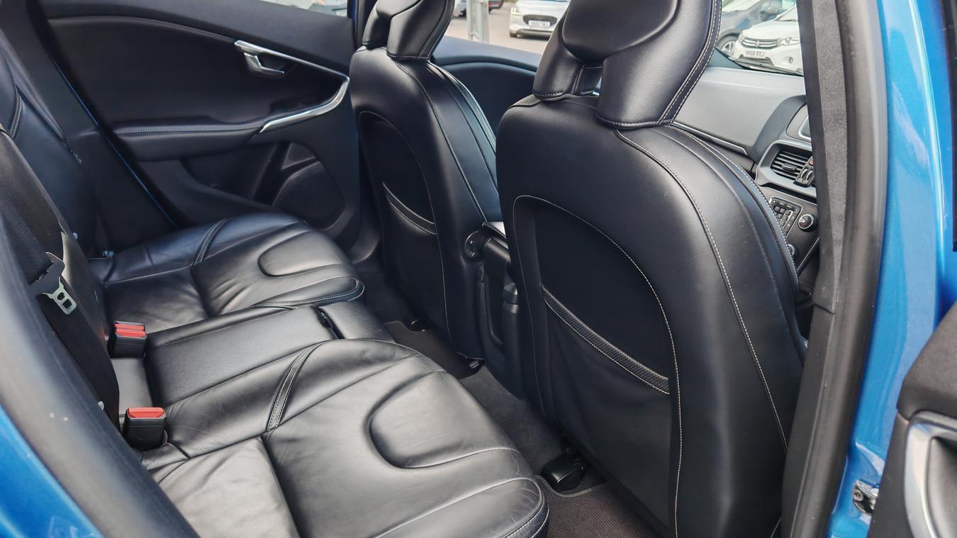 Used Volvo V40 RX66YXR 14