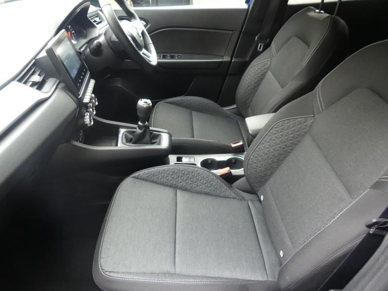 Renault Captur Photo a443e0f3-4ff7-4a77-8bb6-1f5ff5b75719.jpg