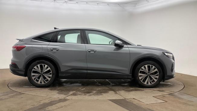 Audi Q4 e-tron Photo 4