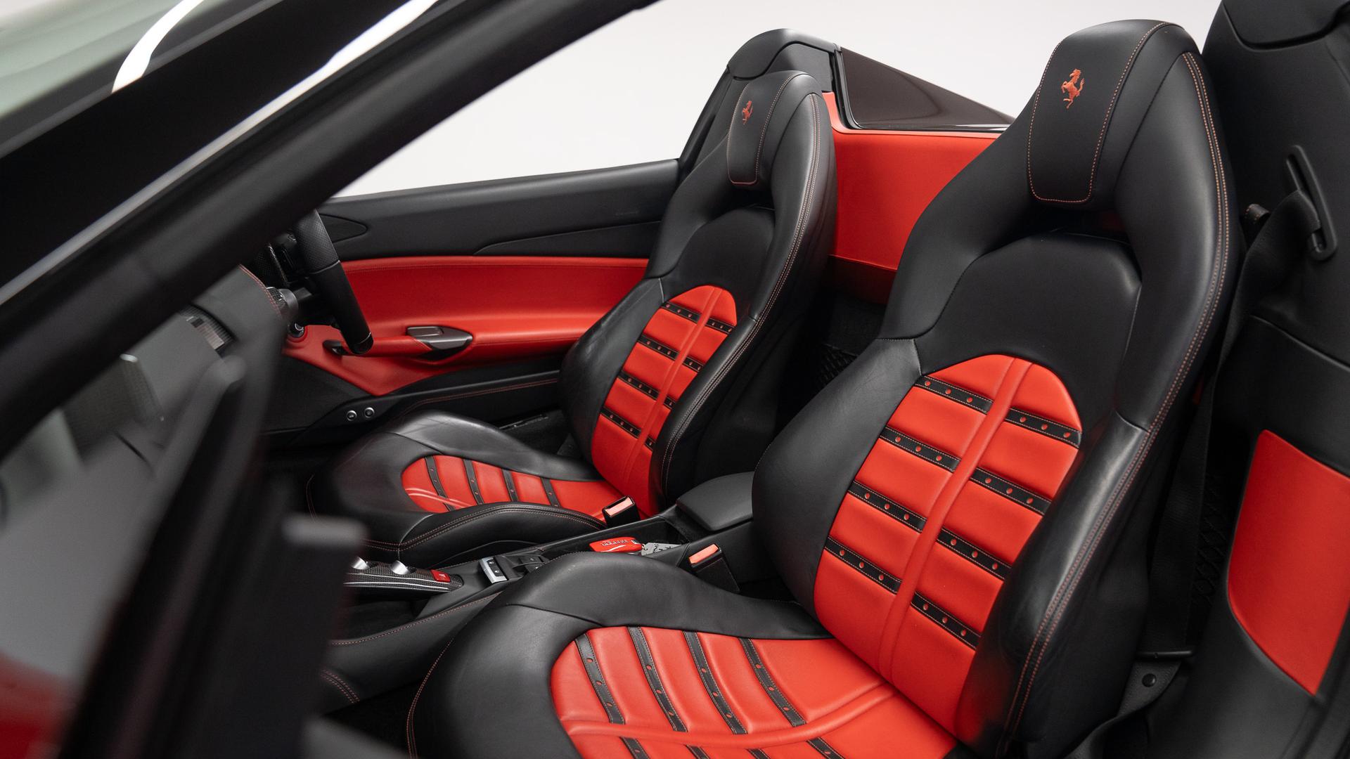 Ferrari 488 Photo a45e4088-7e2c-4ba4-99d1-97b1df1bbdb4.jpg