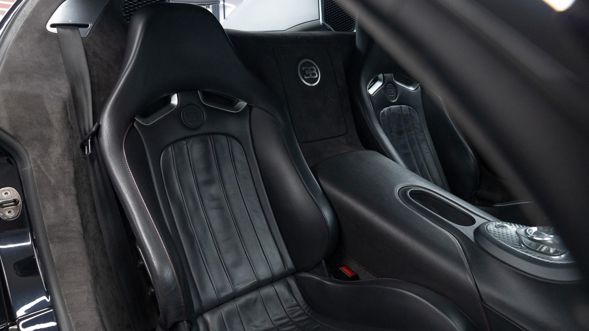 Bugatti Veyron Photo a461f067-d7bc-4c8e-b6d8-363ee61ea17e.jpg
