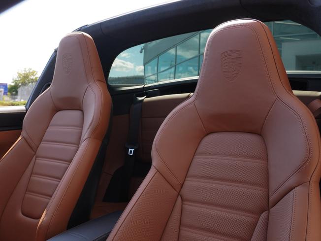 PORSCHE 911 Photo 9