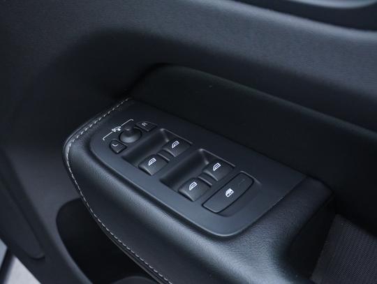 Volvo XC60 Photo a4736ecb-65a7-4b7b-9ebe-4ac373000f07.jpg