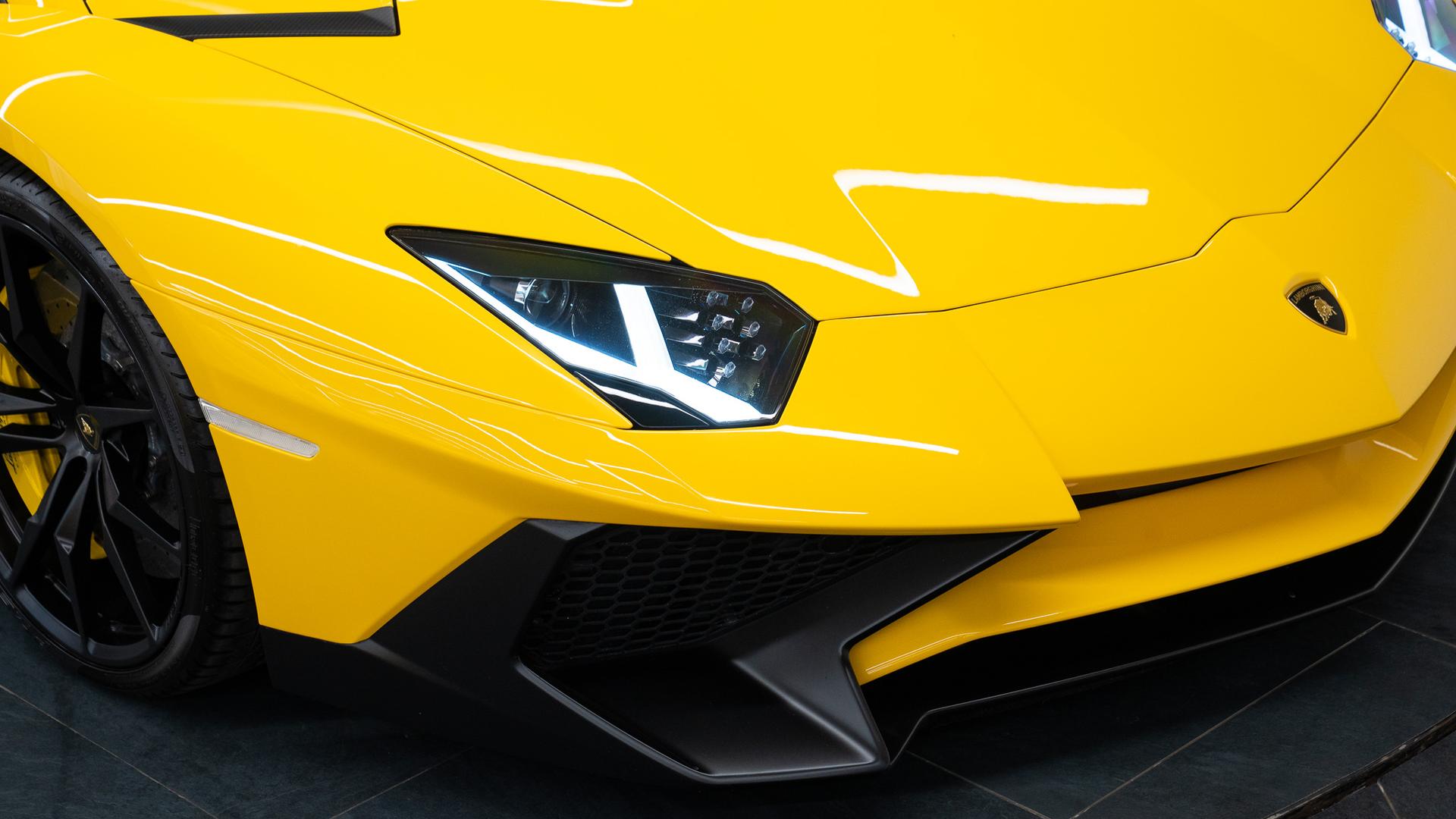 LAMBORGHINI Aventador Photo a47e7901-a28a-4f91-94b4-131b4bf264f3.jpg
