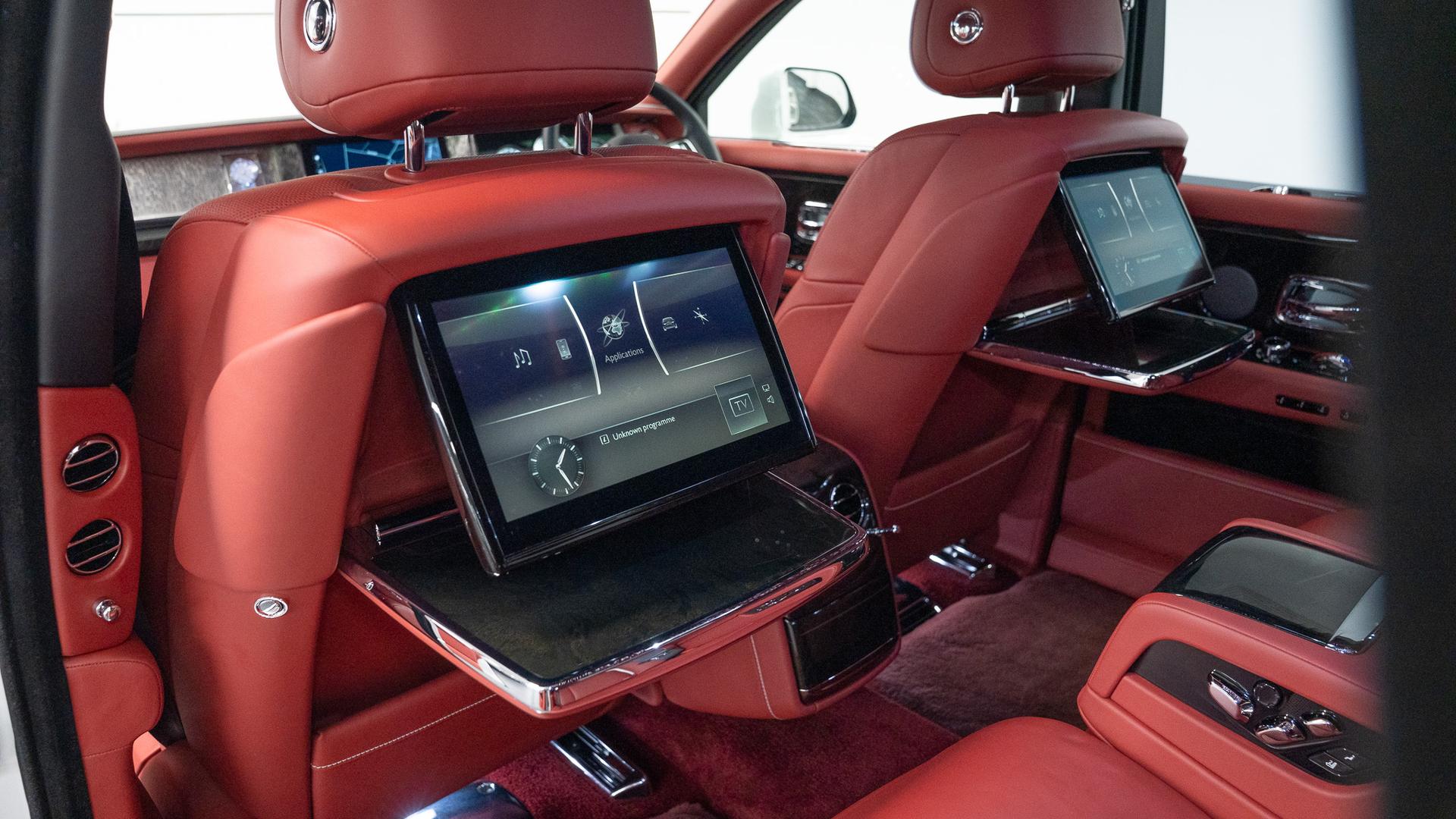 Rolls-Royce Phantom Photo a4936f56-e6a7-4d86-9105-e318bf86879d.jpg