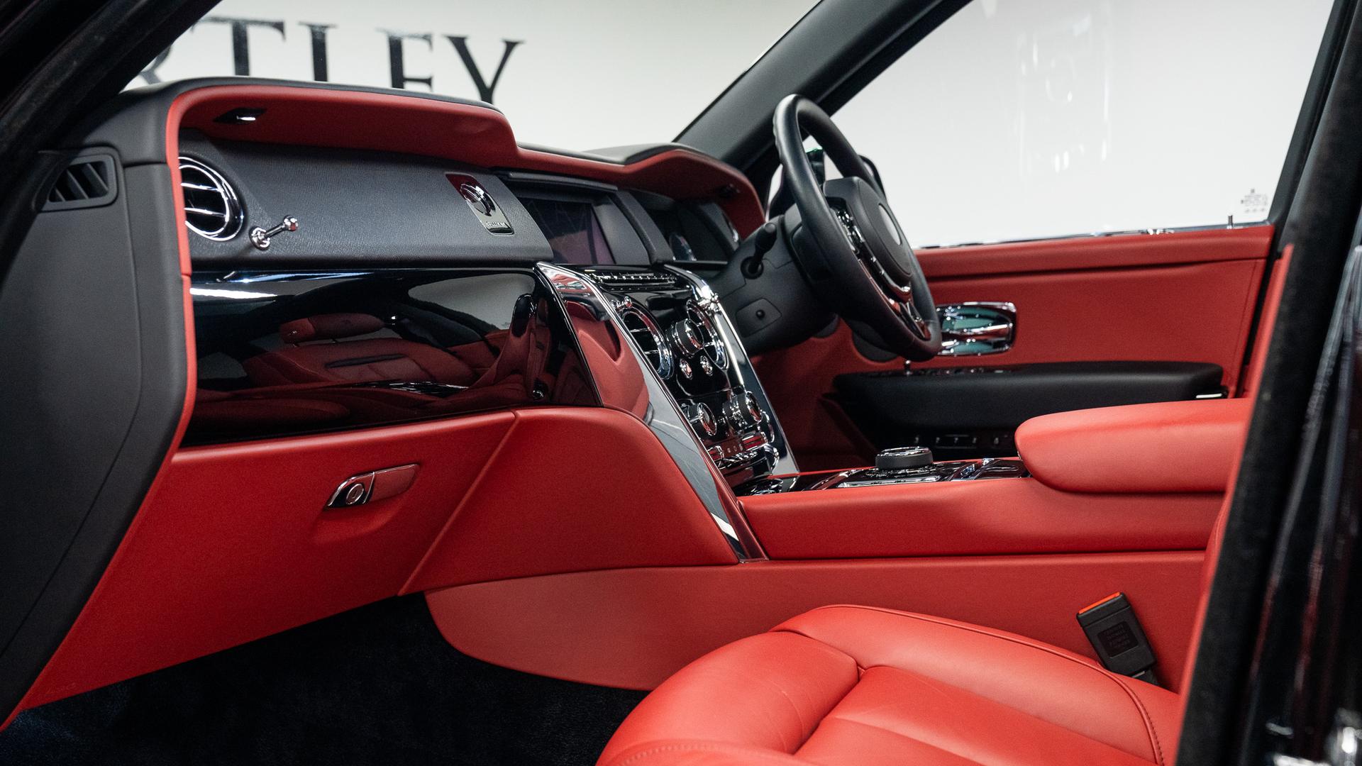 Rolls-Royce Cullinan Photo a4b4a977-f6de-48e8-916e-e6089cf92f8a.jpg