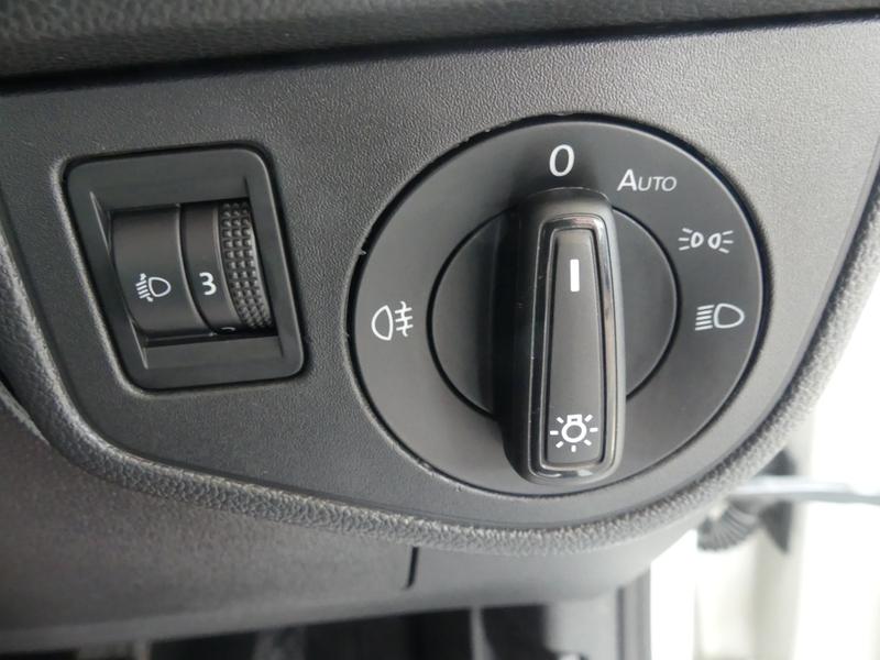 Volkswagen Polo Photo a4d1925d-c5dd-4bee-ad1f-037cfd1158f8.jpg