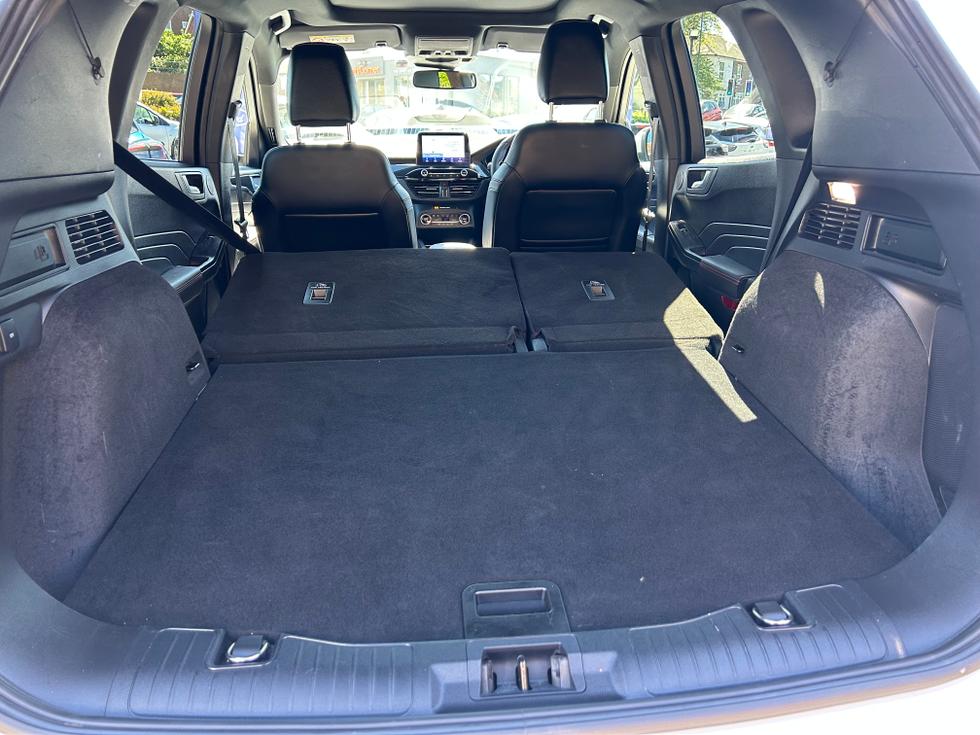 Ford Kuga Photo a4d8abbb-83b7-46e5-8fd2-1d11a99493b5.jpeg