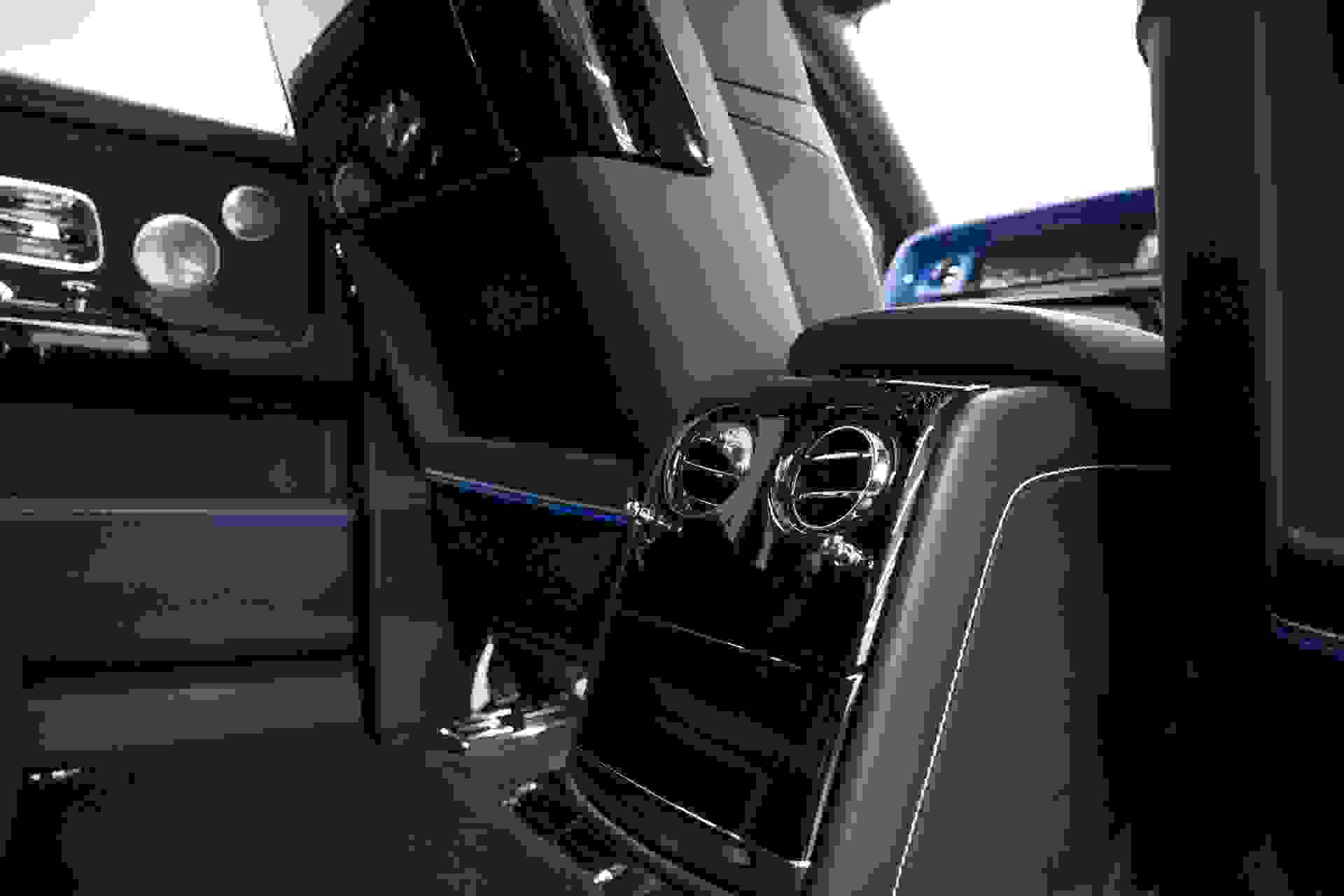 Rolls-Royce Phantom Photo a4e9e1eb-0cfe-426b-91d3-8ac09414fc32.jpg