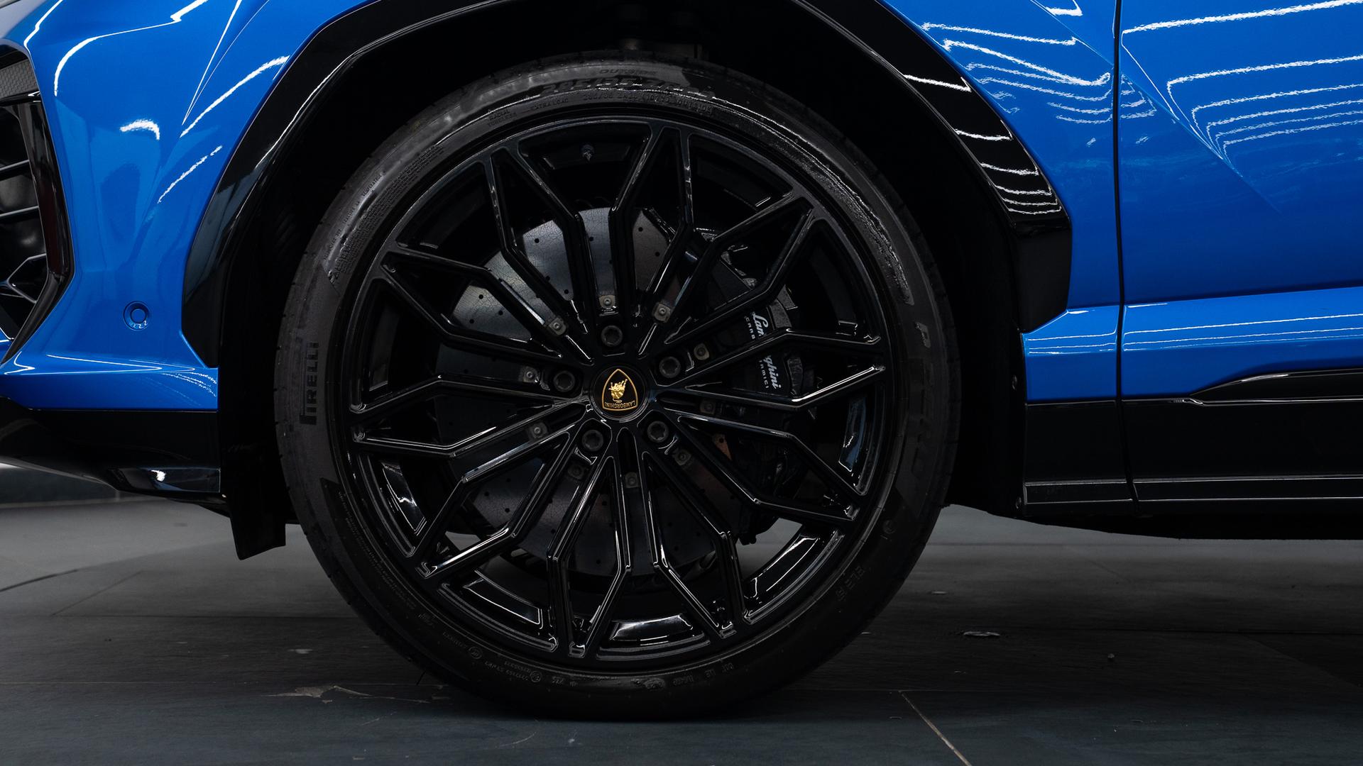 LAMBORGHINI Urus Photo a4fa47df-2862-429d-8daf-a6b07d2577ce.jpg