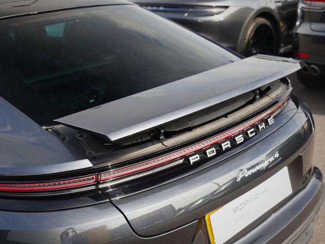 PORSCHE Panamera Photo 12