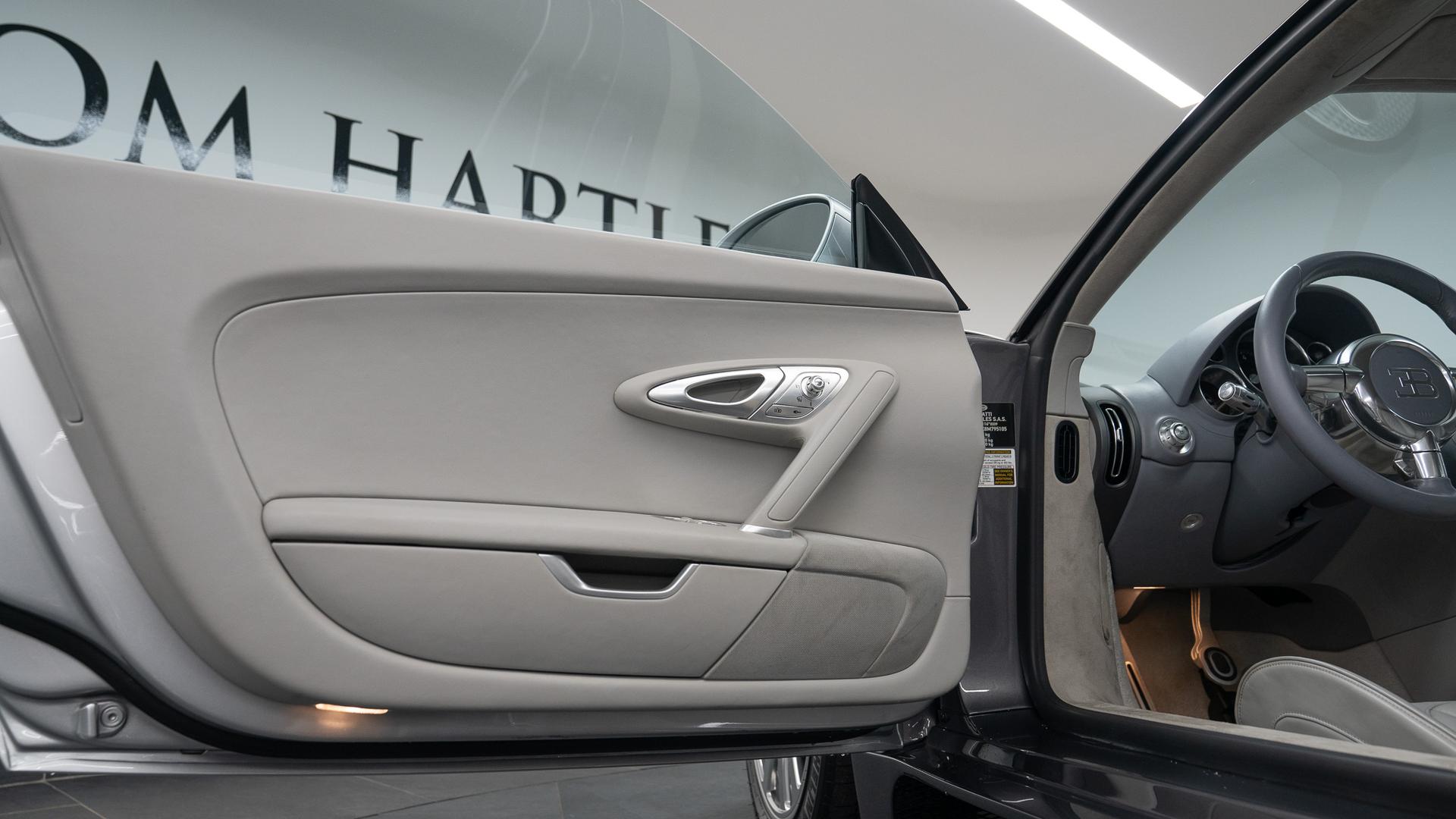 Bugatti Veyron Photo a5175e02-460d-4bbd-920e-8883a13c430c.jpg