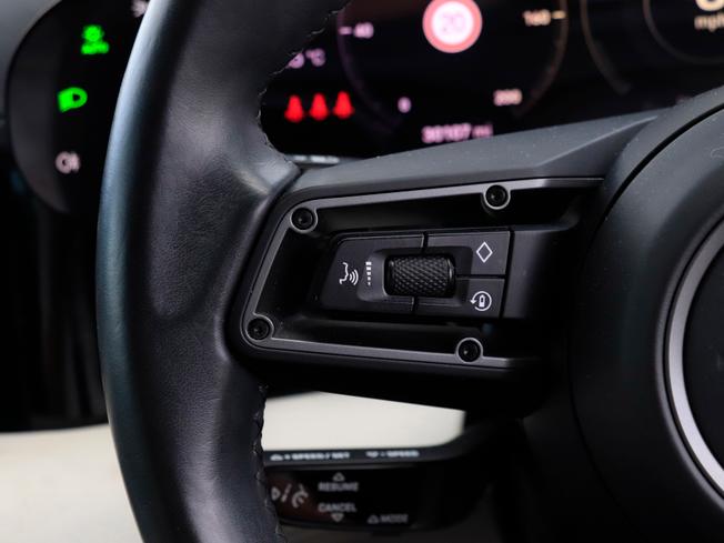 Porsche TAYCAN Photo 20
