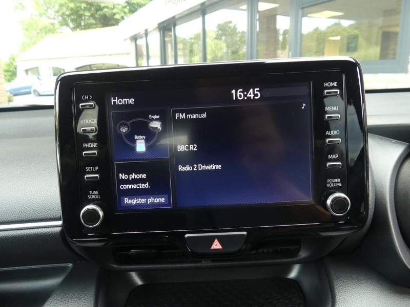 Toyota Yaris Photo a53c101b-932b-40c0-8ac2-3b1bce1d84b1.jpg