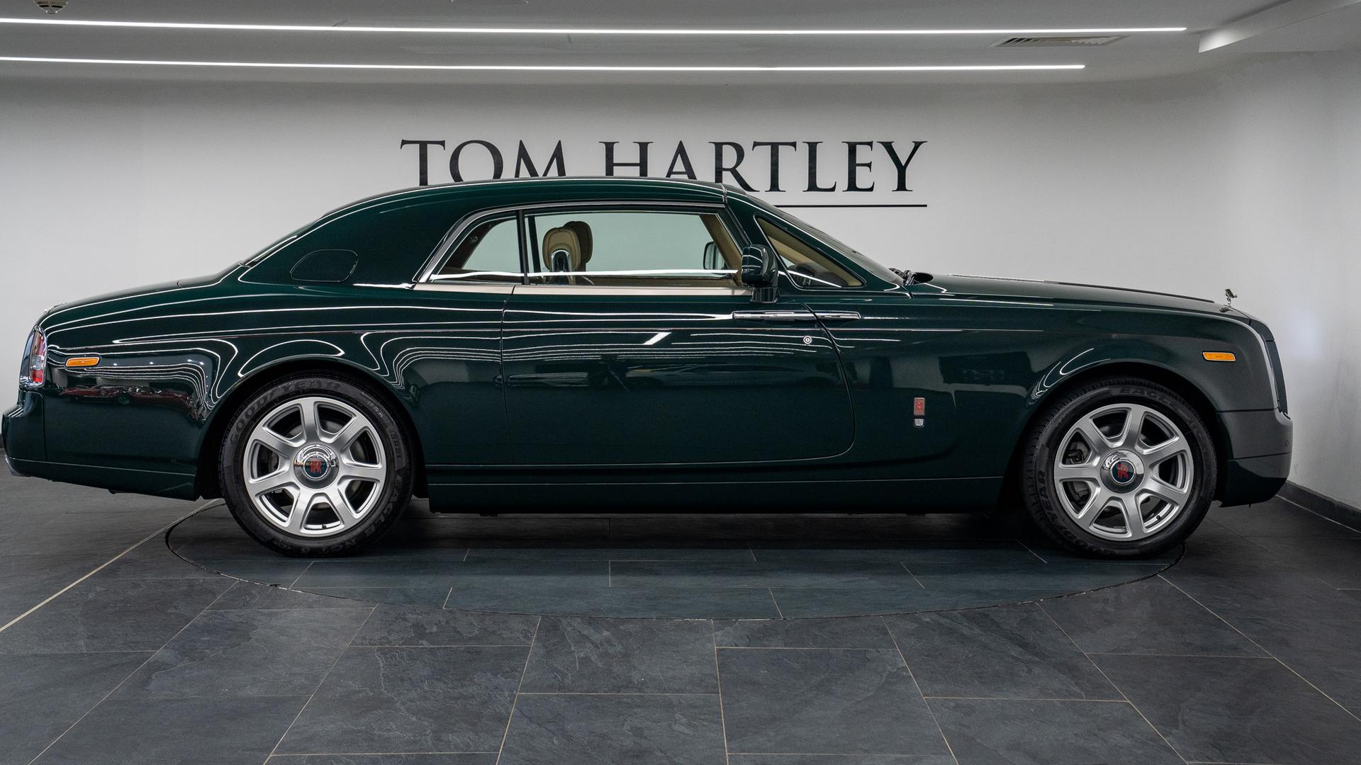 Rolls-Royce Phantom Photo a546a4ed-b3f3-4cd3-8bc8-d581f520b336.jpg