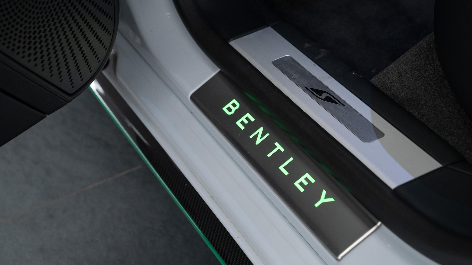 Bentley Flying Spur Photo a5507136-b1d0-4ef2-bc06-27673576cef2.jpg