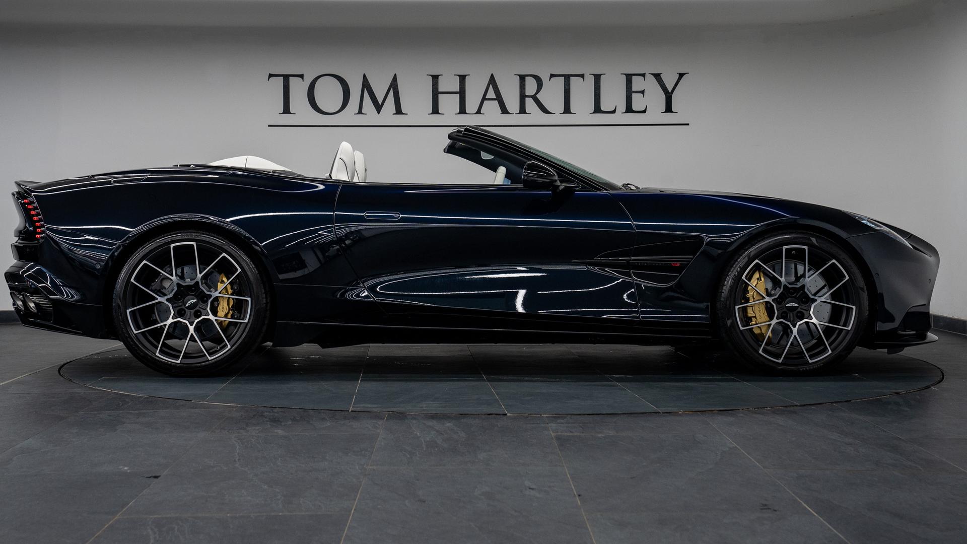 Aston Martin Vanquish Photo a55c2ebe-56f7-4237-bd0e-70d9637aedd2.jpg