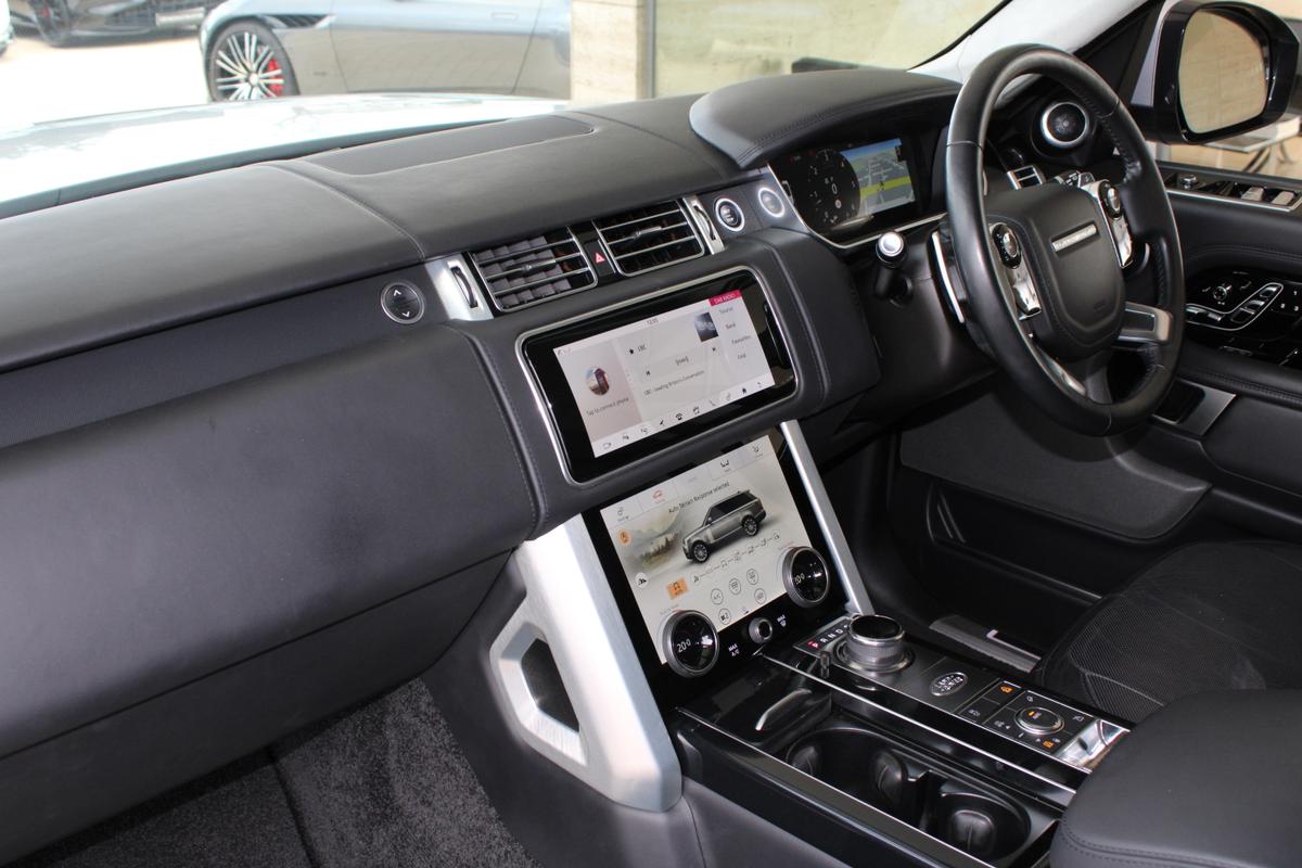 Used 2018 LAND ROVER RANGE ROVER AUTOBIOGRAPHY £39,950 at H.R. Owen