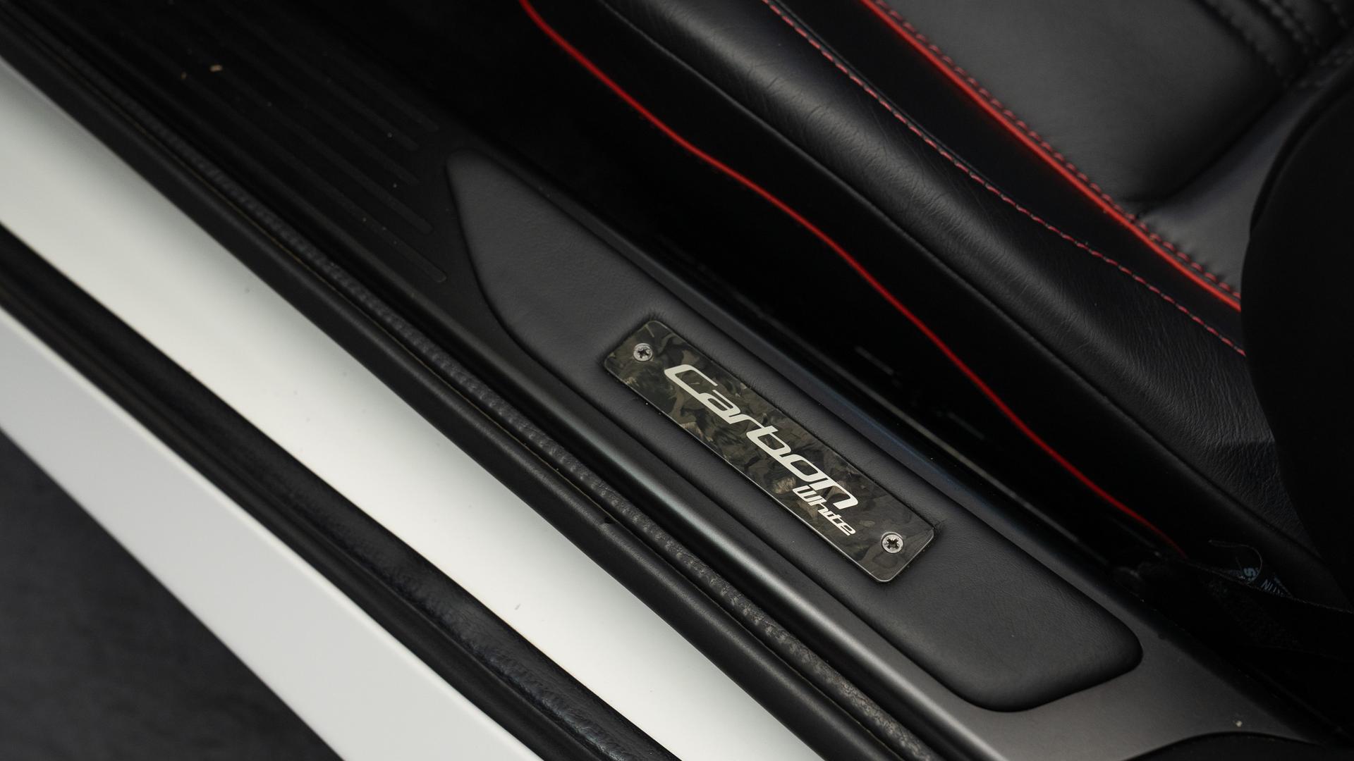 Aston Martin DB9 Photo a5929f16-f037-4b67-b0b3-b831e369138f.jpg