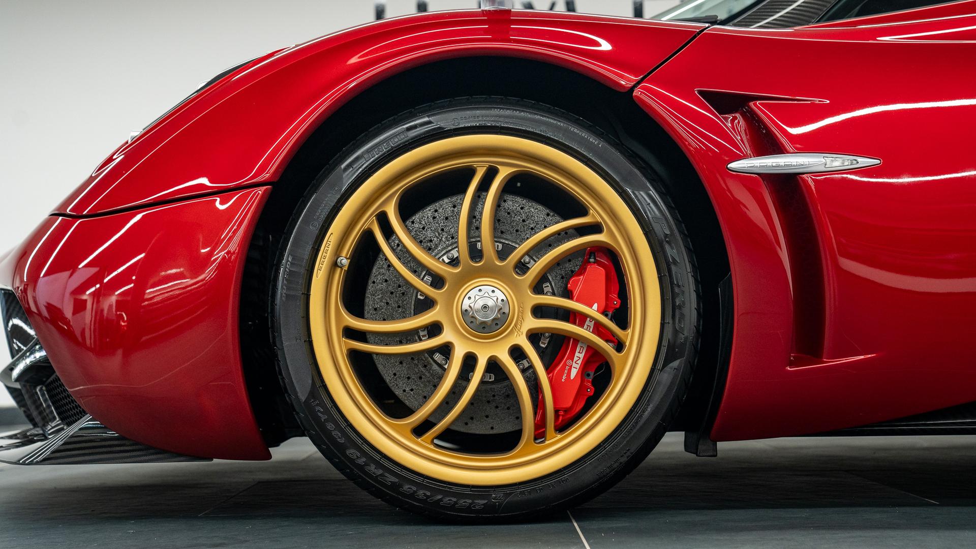 Pagani Huayra Photo a595a3eb-26a3-4d02-b2e6-4e2b256302ce.jpg