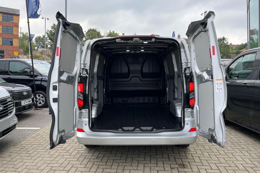 Ford TRANSIT CUSTOM Photo a596108a-a30d-4eeb-8d82-e77c7da17c0b.jpg
