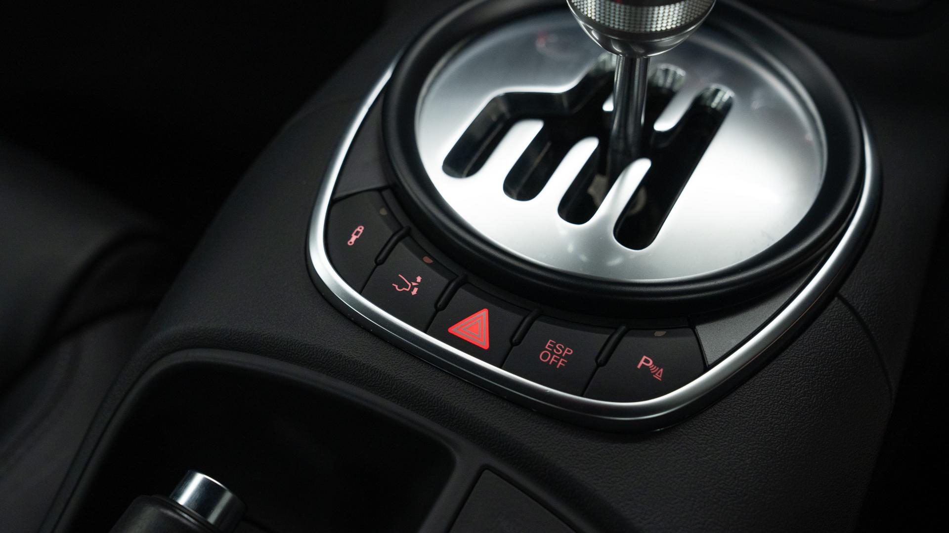 Audi R8 Photo a5a31a0c-201e-40aa-b57e-bf518ff2dbbb.jpg