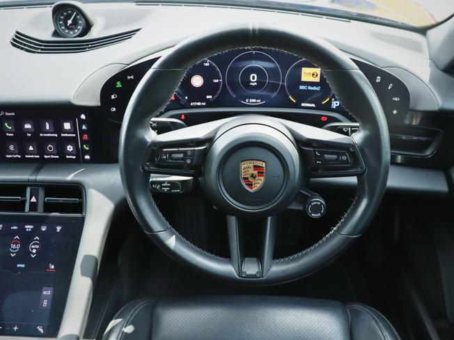 PORSCHE Taycan Photo 27