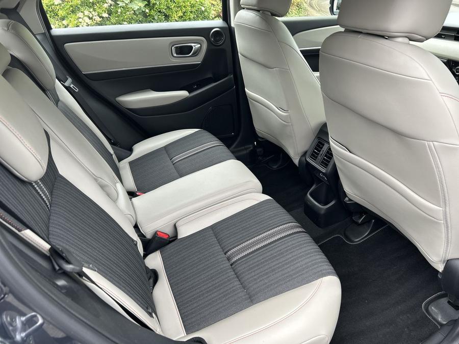 Honda HR-V Photo a5db8315-c13b-4b83-a666-8a3dd85c9b6a.jpg