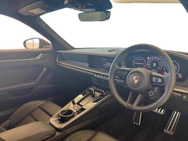PORSCHE 911 Photo 10