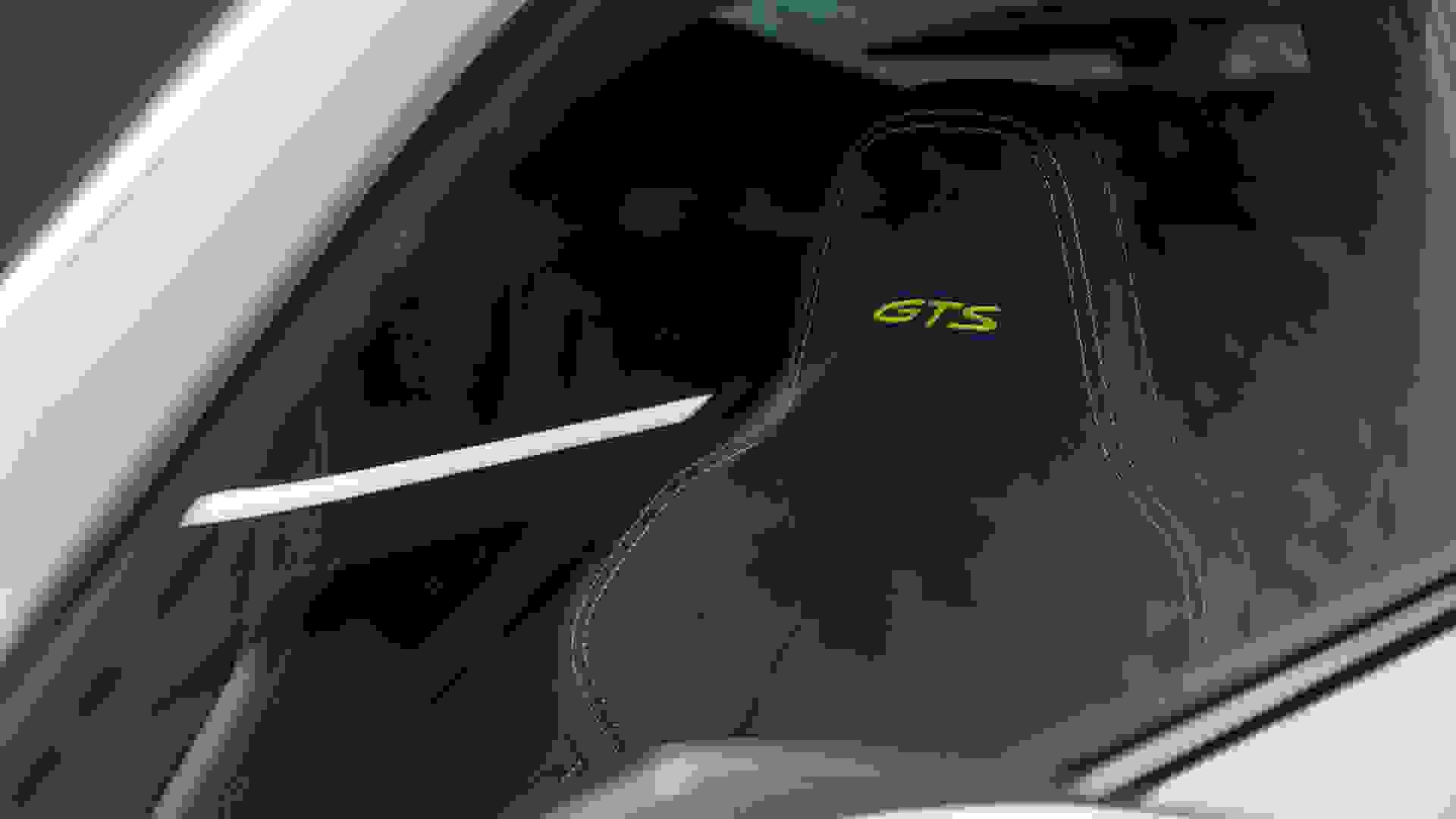 Porsche 911 Photo a5e76121-83b7-42b8-b27f-c397bcc7337e.jpg