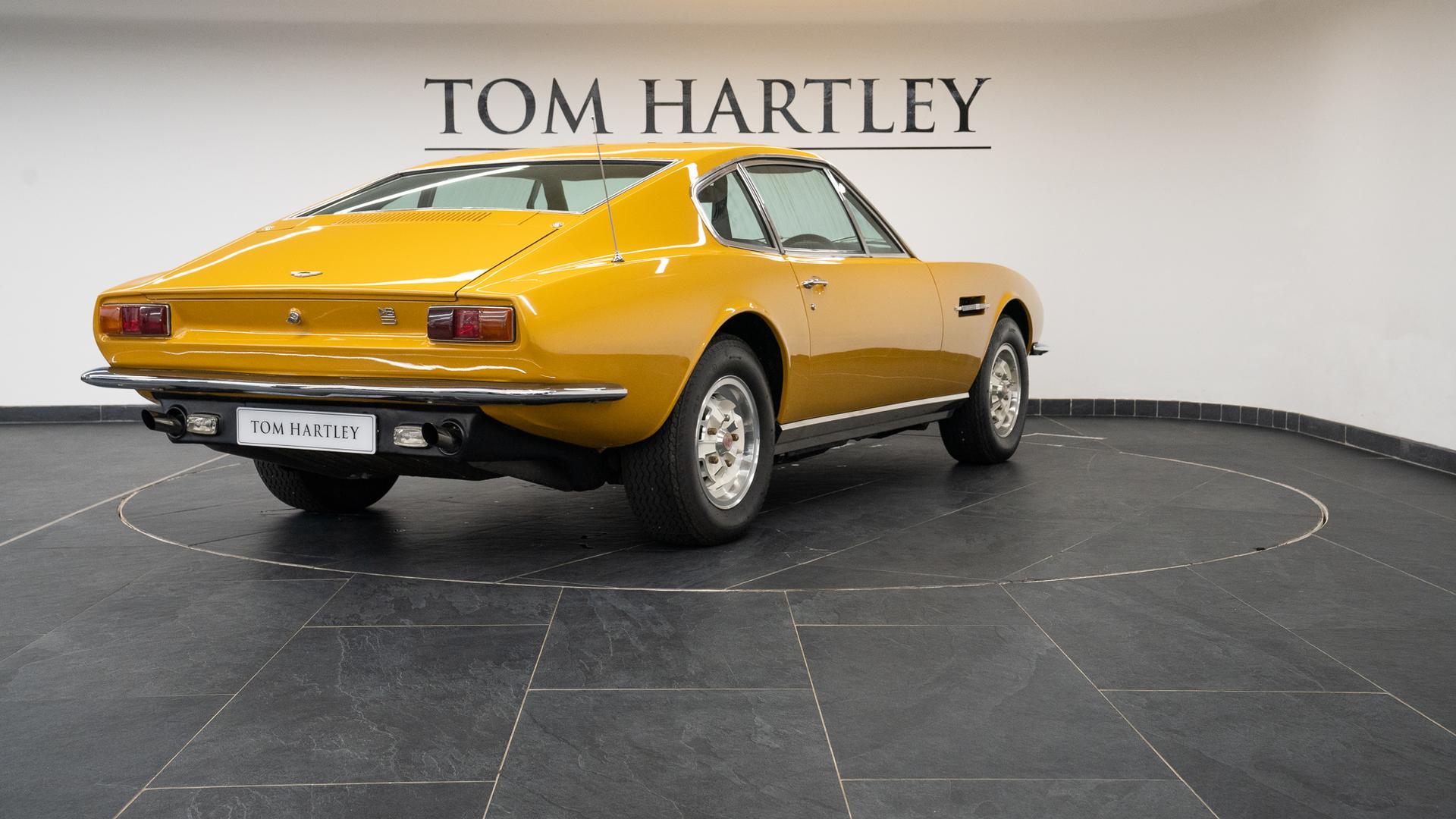 Aston Martin DBS Photo a600b68e-47ae-4867-9e3b-576178ed41cb.jpg