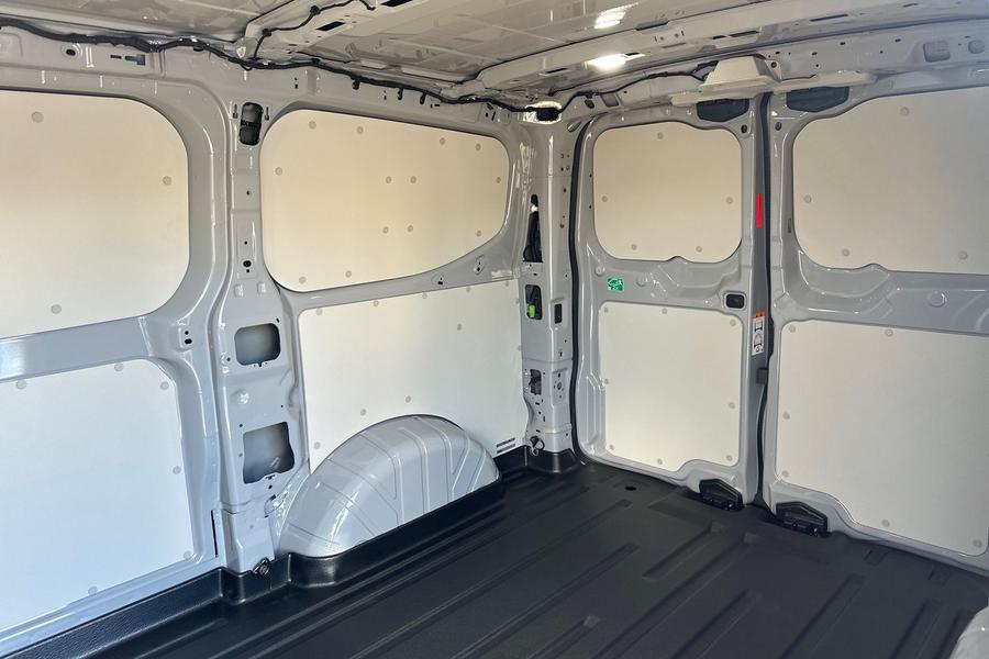 Ford E-TRANSIT CUSTOM Photo a609f034-b9e8-4ab5-8d7d-a6047a281d71.jpg