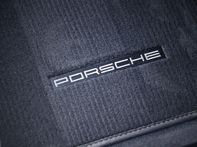 PORSCHE 911 Photo 21