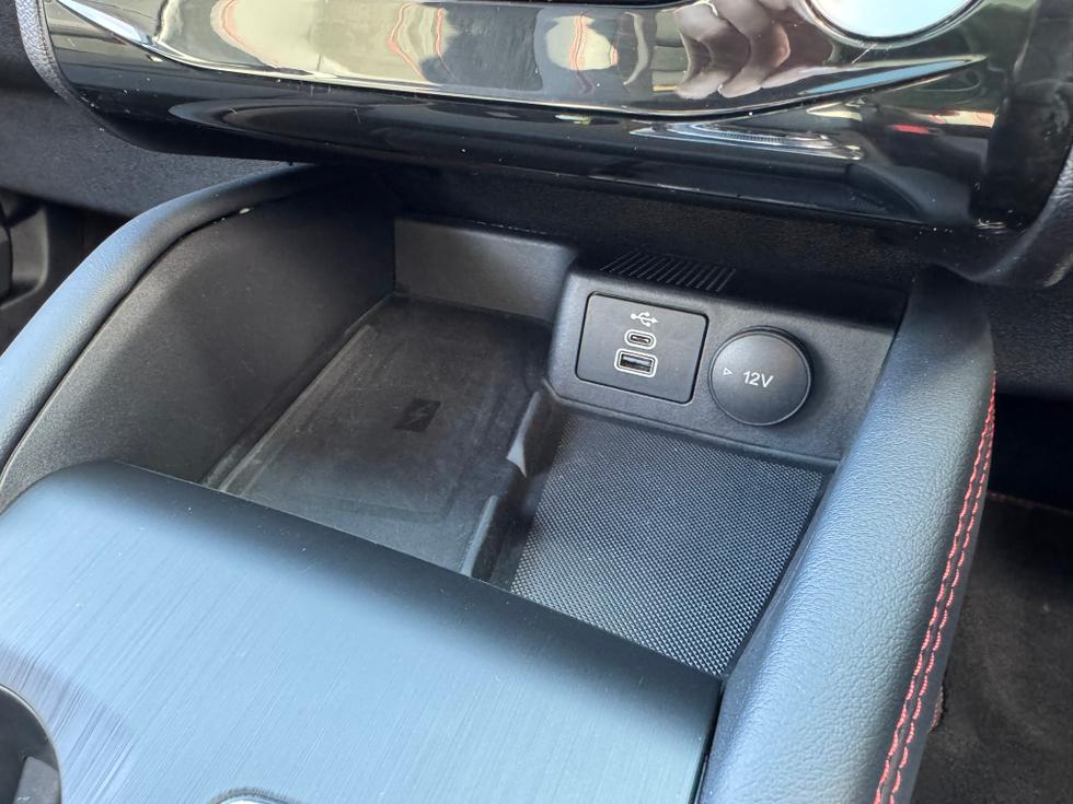 Ford Kuga Photo a61ff346-aa36-4297-beb7-135a7fec88a9.JPEG