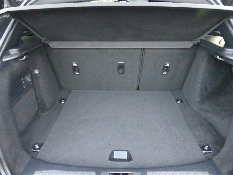 Land Rover Range Rover Evoque Photo a62617c4-433b-423c-a909-7688bb438d55.jpg