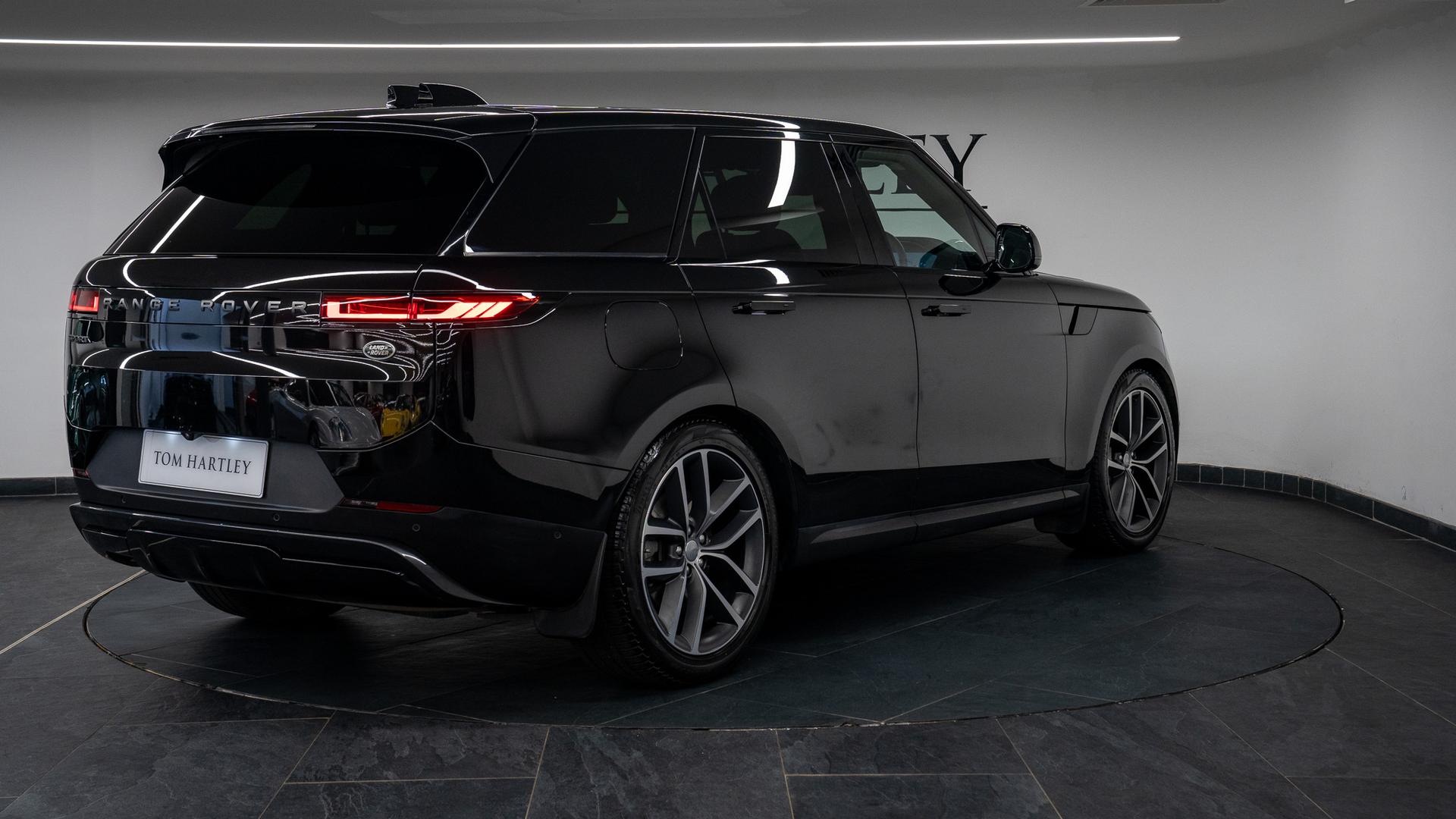 Land Rover Range Rover Sport Photo a62c7215-f41c-477e-ae9c-c771a825ae8c.jpg