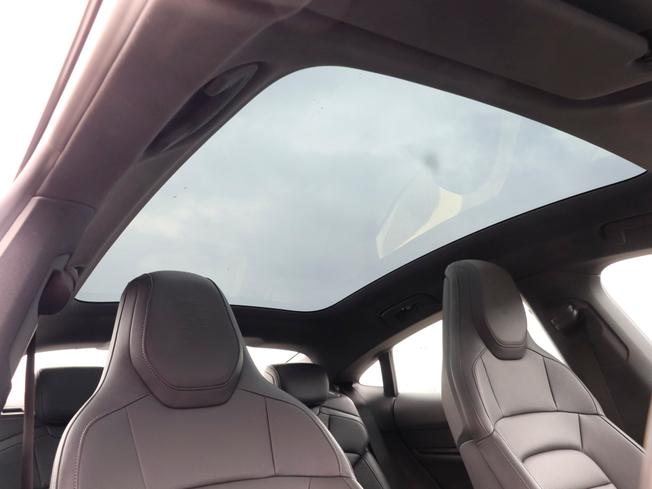 PORSCHE Taycan Photo 14