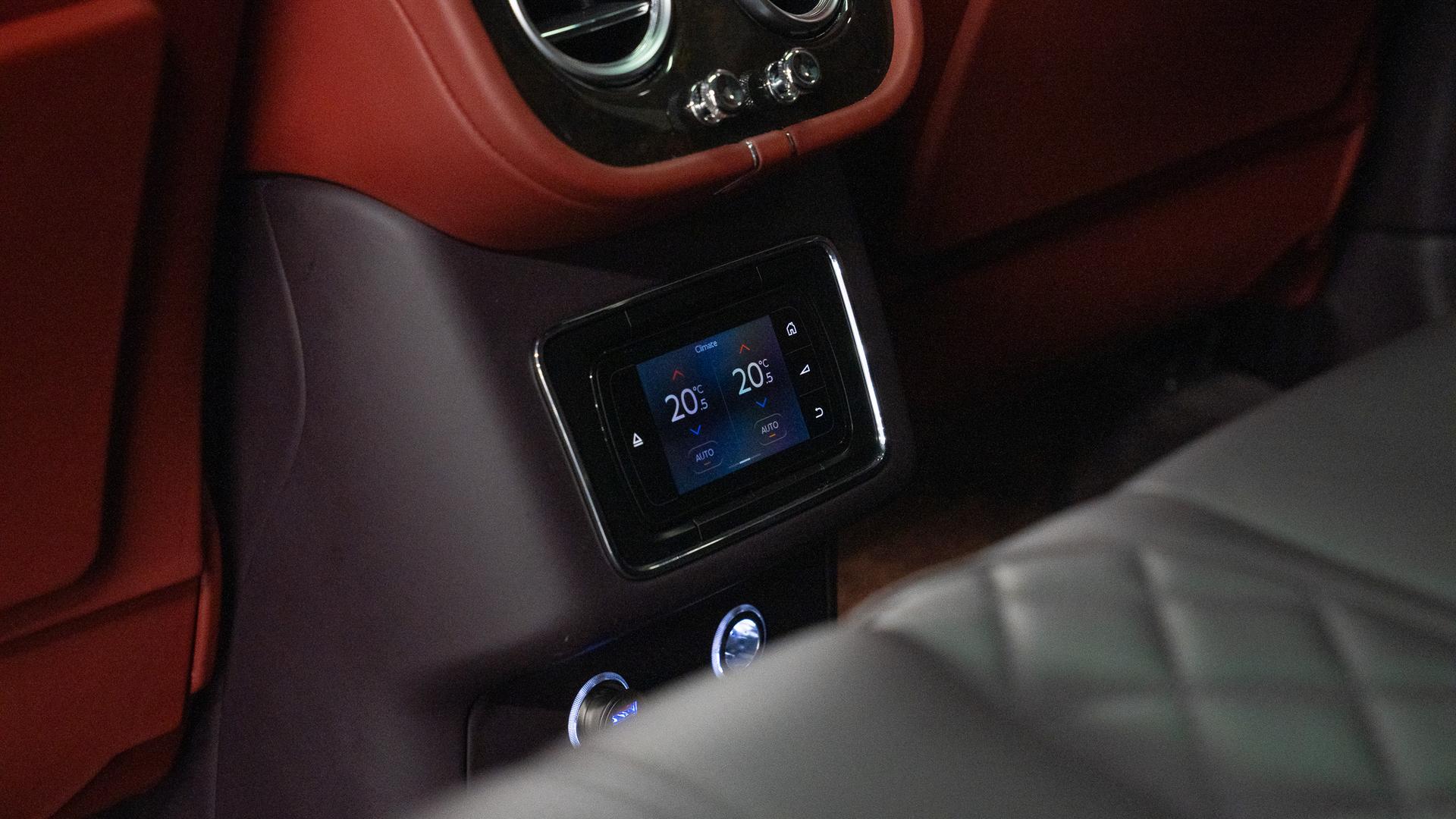 Bentley Bentayga Photo a63caf0e-55c2-4d11-9d8b-52d67f5992f0.jpg