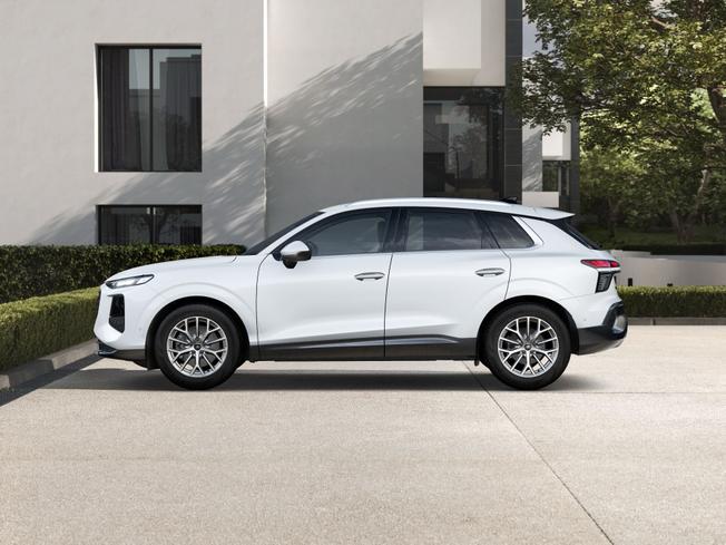 AUDI  Q3 SUV Photo 3